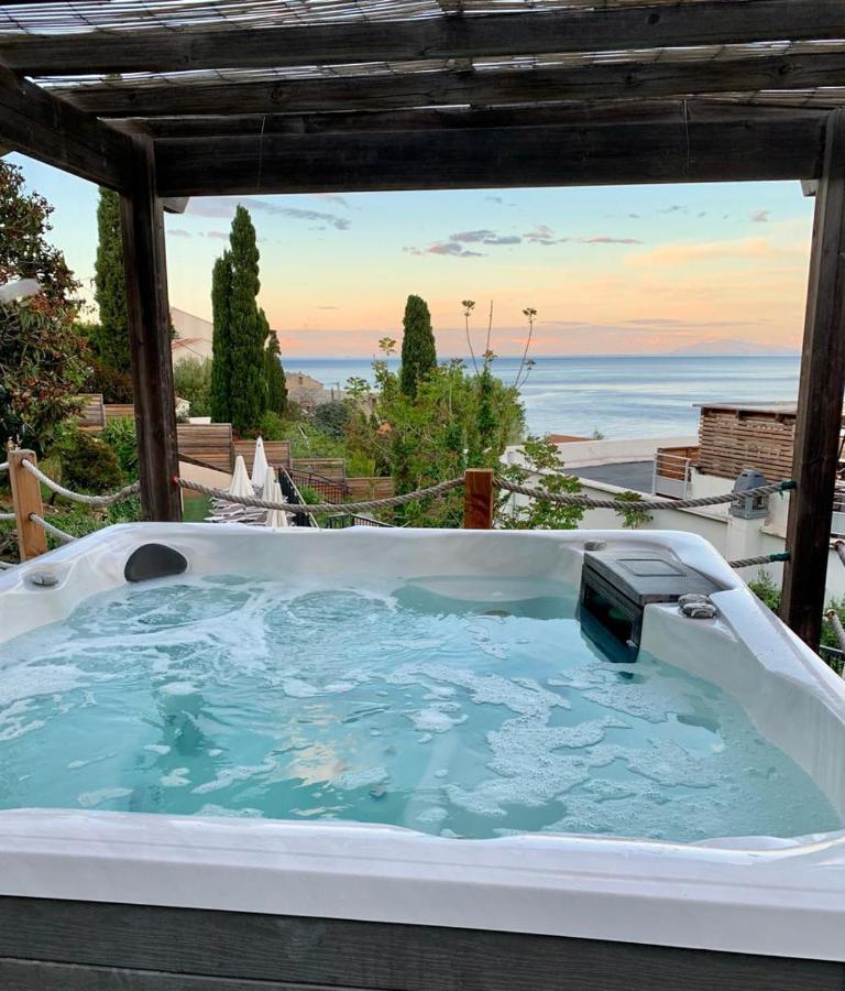 Hotel Calavita Rooftop & Spa San-Martino-di-Lota Kültér fotó